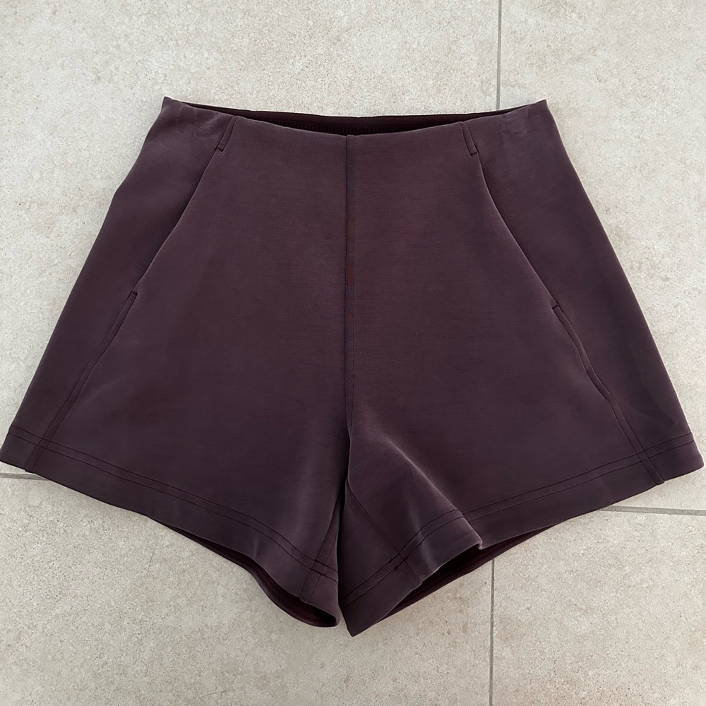 Lululemon softstreme kick flare midrise short 4”